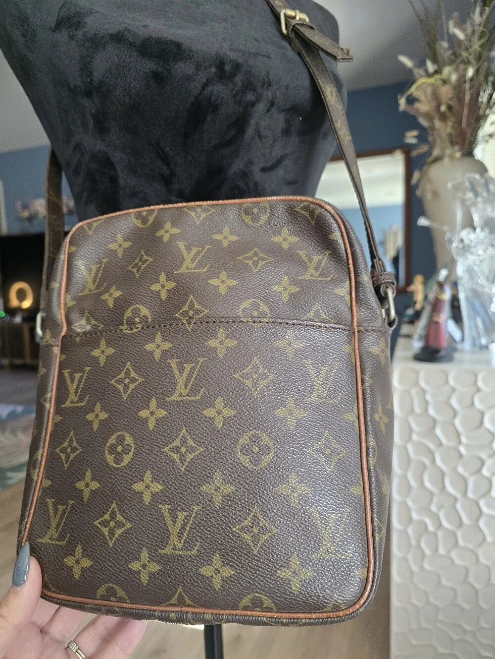 Authentic Louis Vuitton Monogram Canvas Messenger Bag in Brown